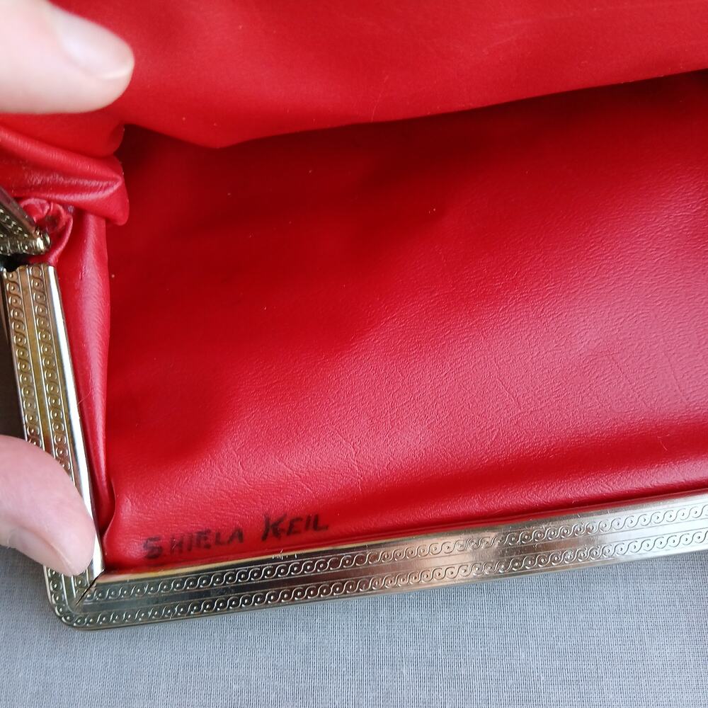 Cream Clutch Purse Bag Vintage 1960s 12"x5"x1" snap closure vinyl red interior - Picture 9 of 16